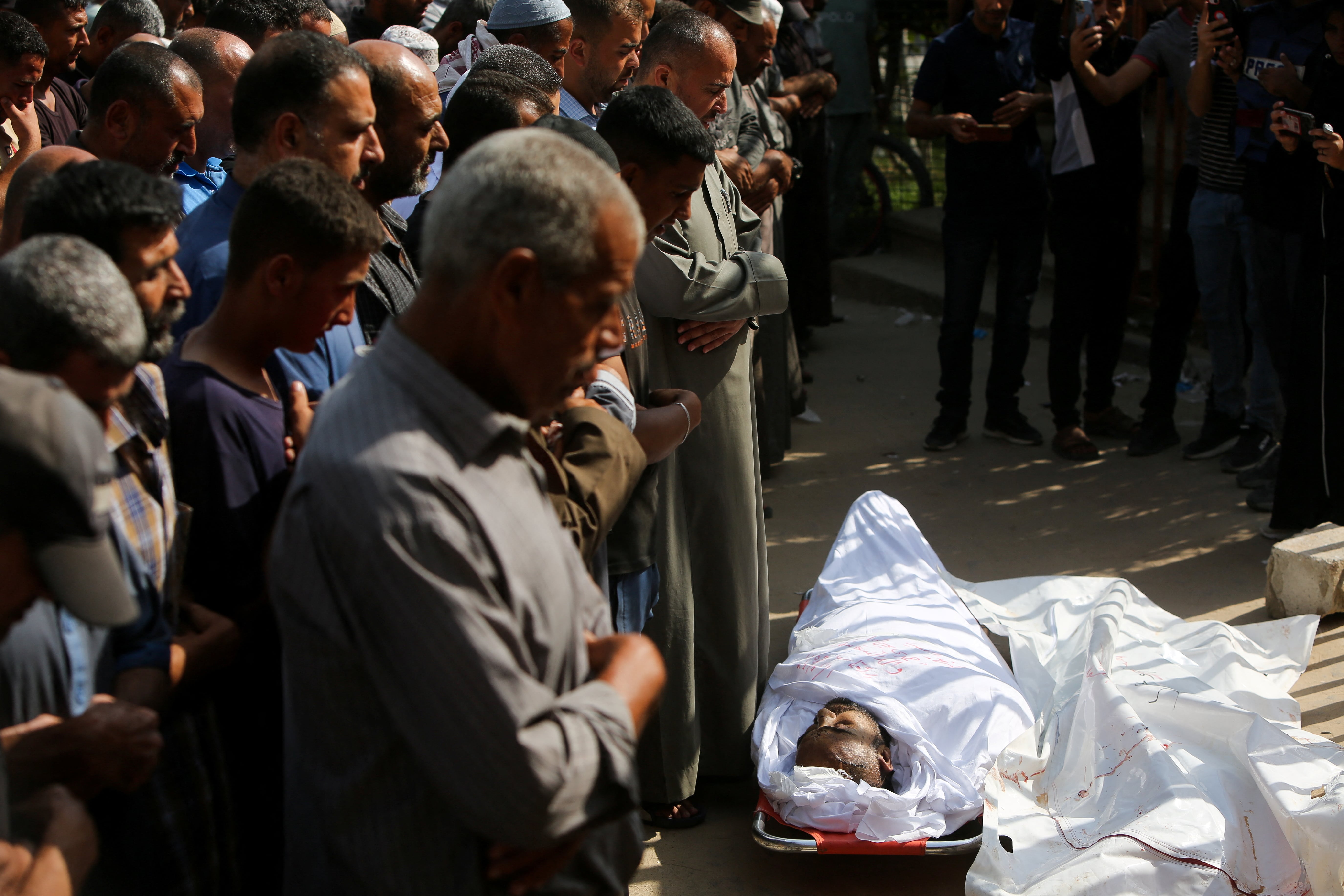 Palestinians attend the funeral of Hamdi Al-Najjar, a doctor who lost nine of his children in an Israeli strike, in Khan Younis, southern Gaza, 1 June 2025 (Reuters/Hatem Khaled)