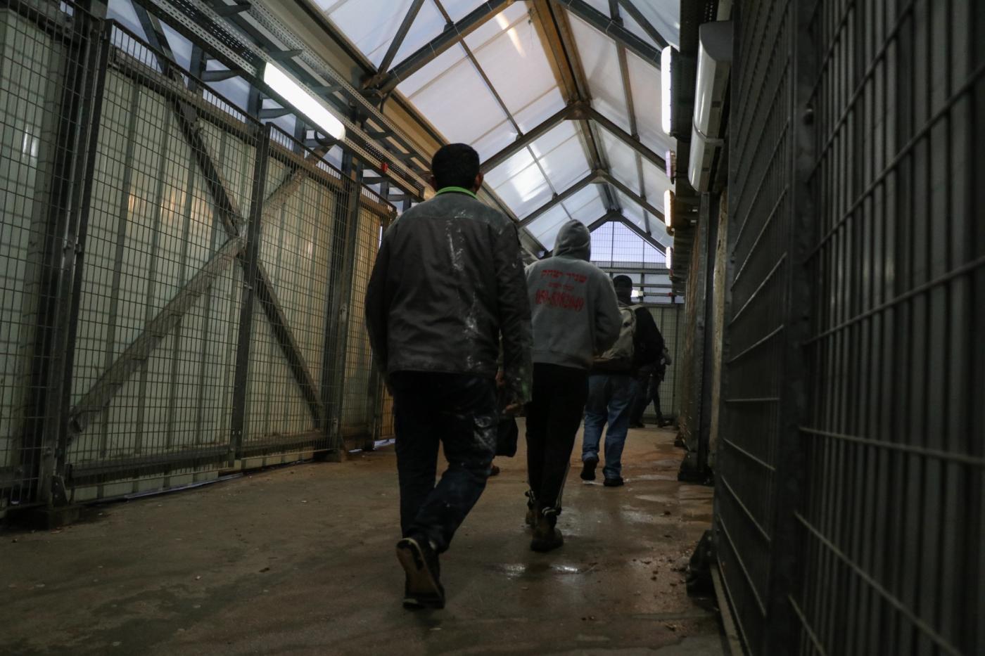 Palestinian workers cross the Nilin checkpoint on 18 March 2020 (MEE/Mohammad Abu Zaid)