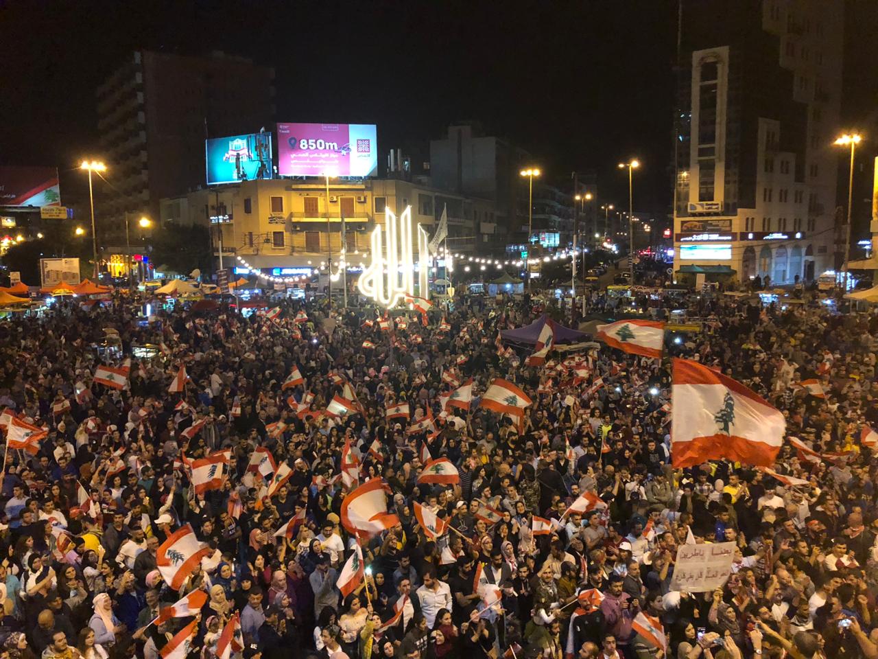 Thousands of protesters rally in Tripoli's al-Nour Square (MEE/Chloe Domat)