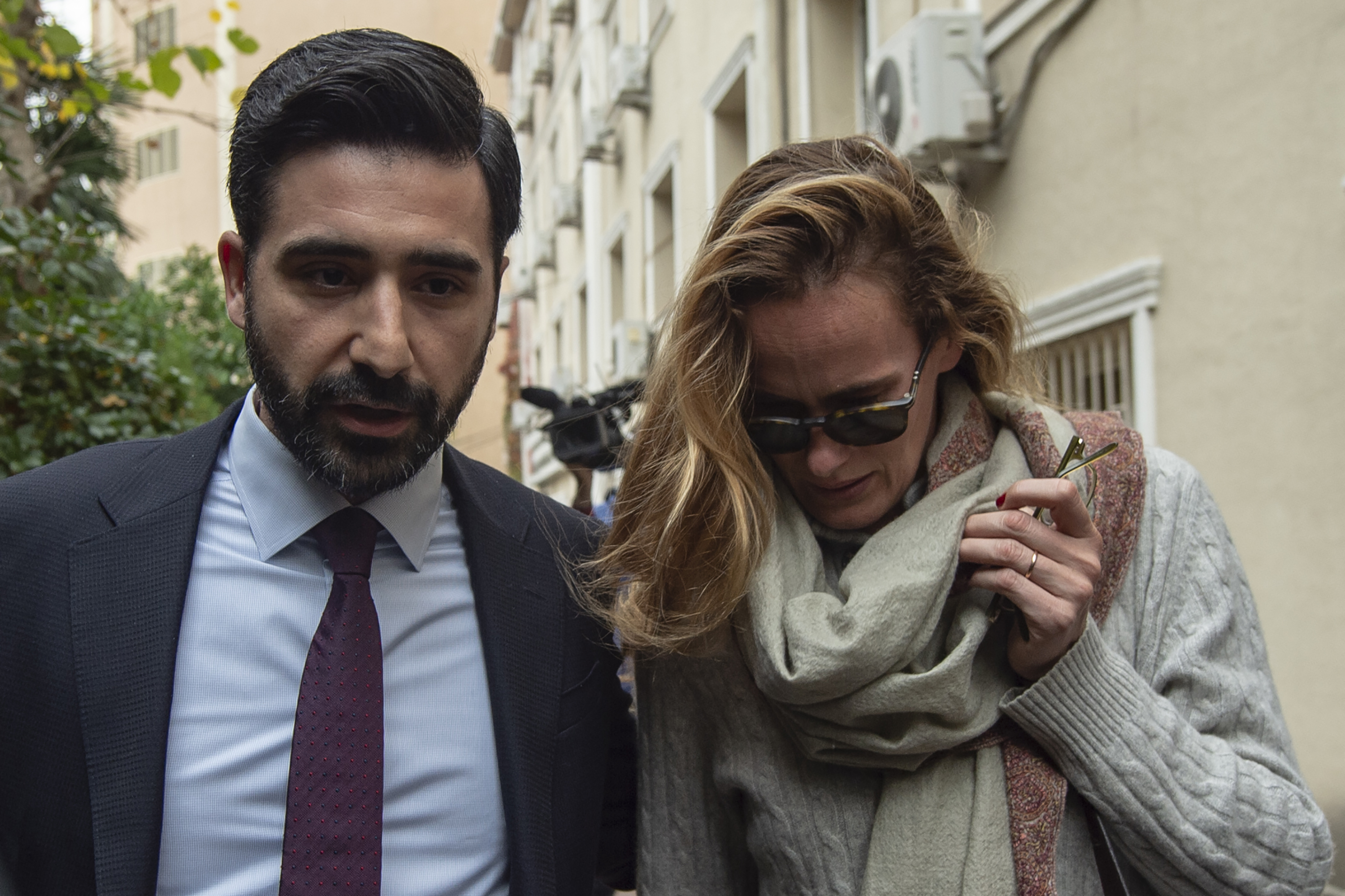 Emma Winberg (R), widow of the late co-founder of the White Helmets in Syria, James Le Mesurier, leaves the Gayrettepe police station in Istanbul on 13 November 2019 (AFP)