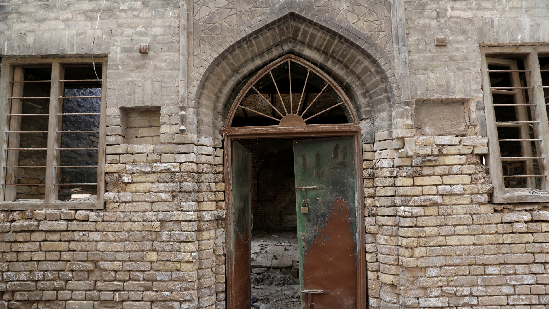 The remains of a synagogue are seen in the center of Baghdad, Iraq on 6 April, 2018 (Reuters)