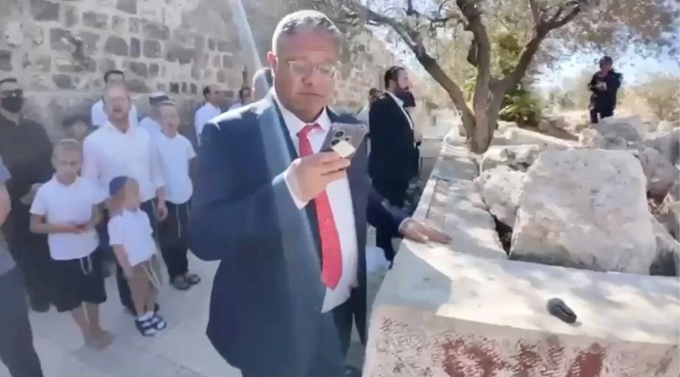 Israeli National Security Minister Itamar Ben Gvir leads settlers in a raid of Al-Aqsa Mosque on 8 October 2025 (Reuters/Jewish Power)