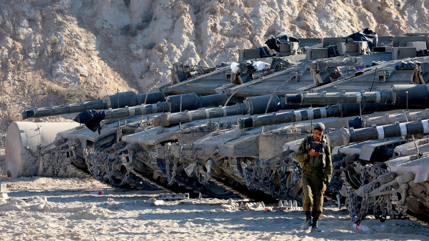 Israeli army tanks at the border between Israel and the Gaza Strip on 29 May 2025 (AFP)