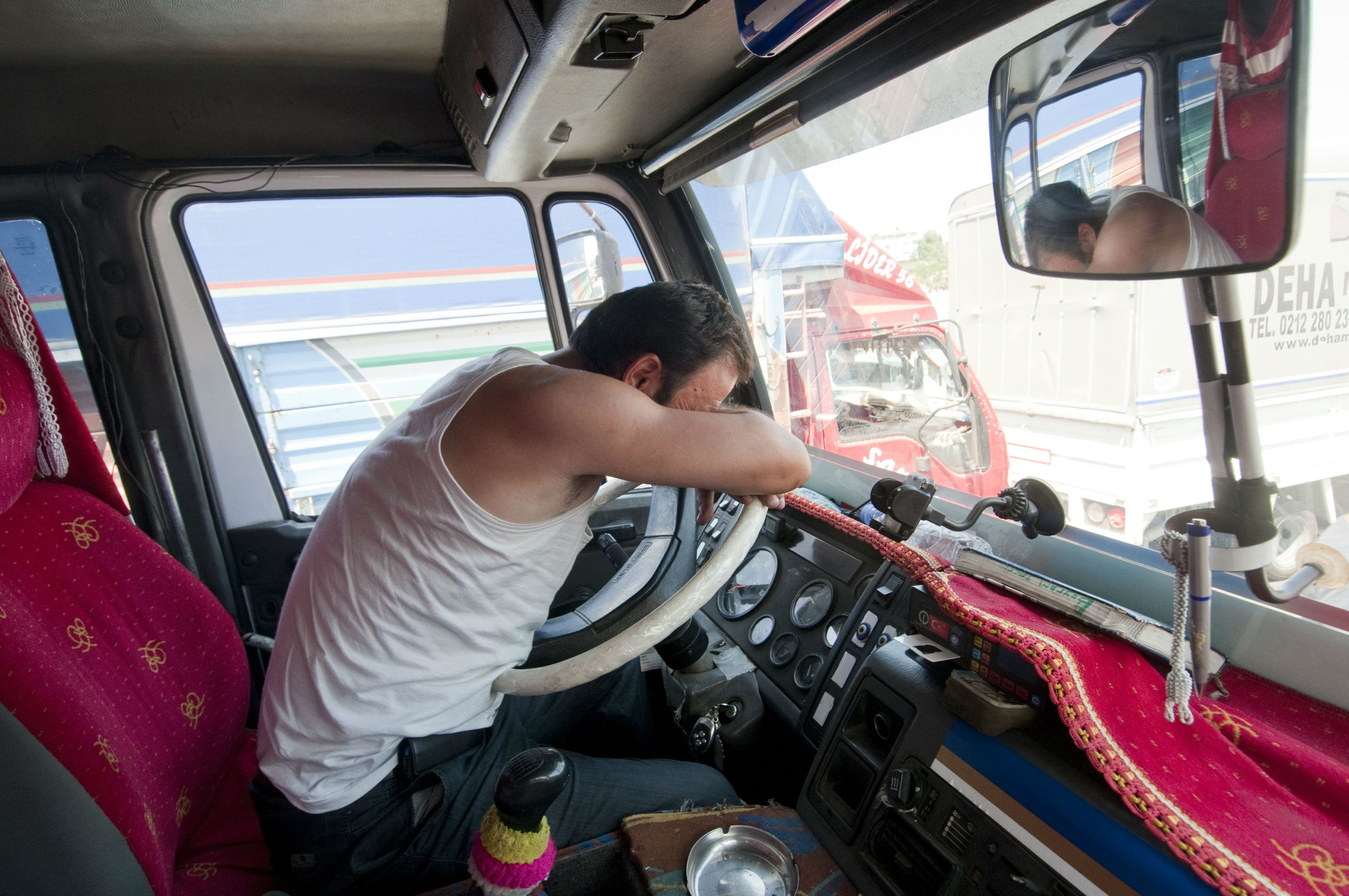Traffic congestion is always at the top of the list when it comes to the downsides of Istanbul (MEE/Ömer Faruk Görçin)