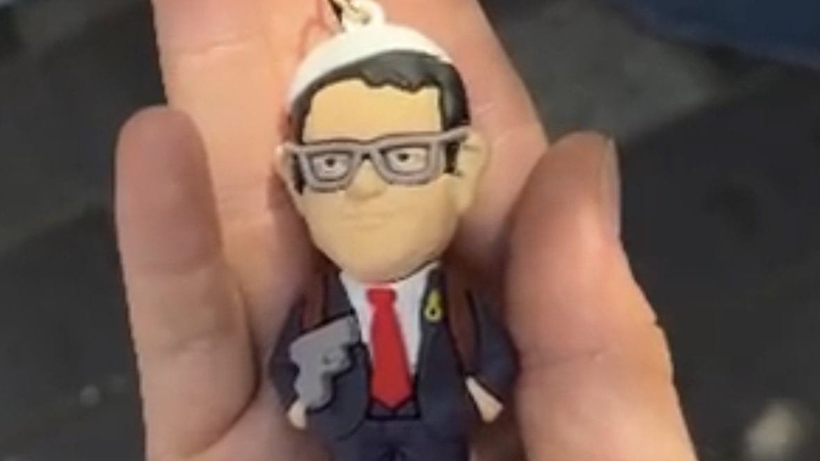 One of the gun-shaped keychains had National Security Minister Itamar Ben-Gvir holding a gun (Screengrab)