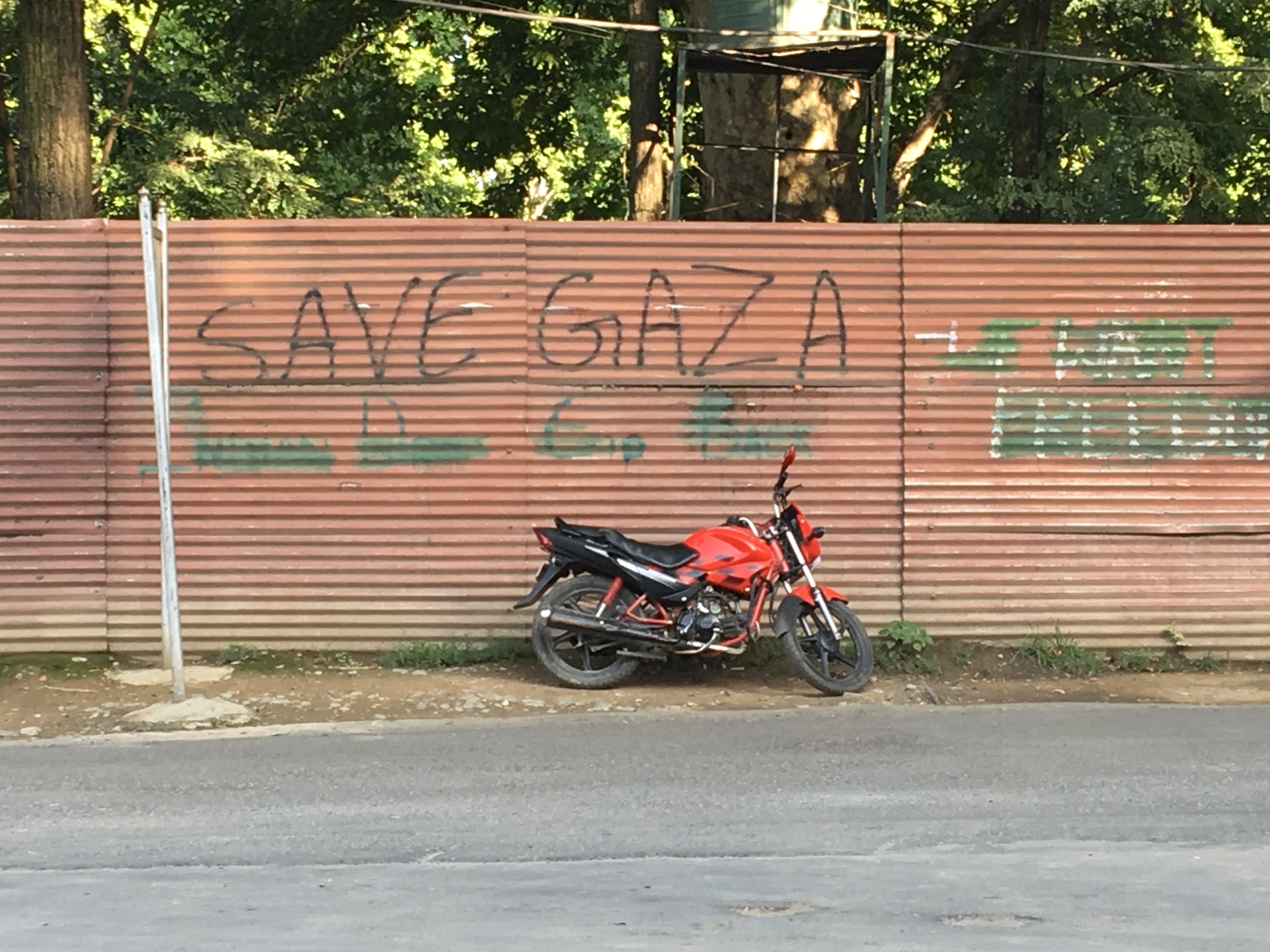 While the Indian state tries to remove all graffiti that references Kashmiri liberation from the walls and steel shutters, there is little attempt to remove the spray paint that spells 