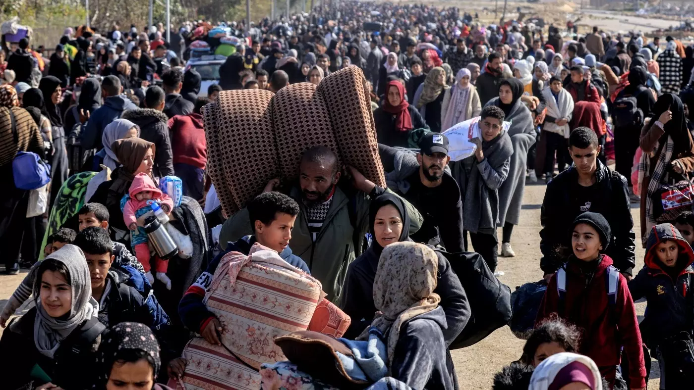 Palestinians flee Khan Younis