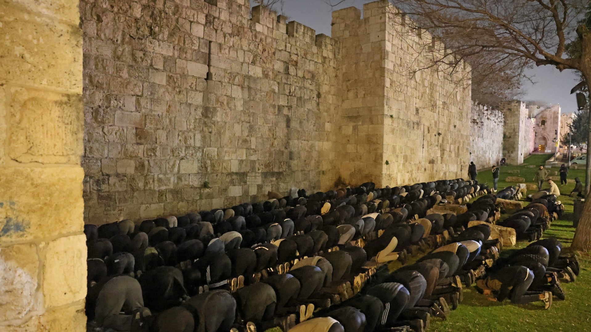 Palestinian worshippers pray outside the walls of Jerusalem's Old City on Laylat al-Qadr due to Israeli restrictions 15 March 2026 (Ahmad Gharabli/AFP)