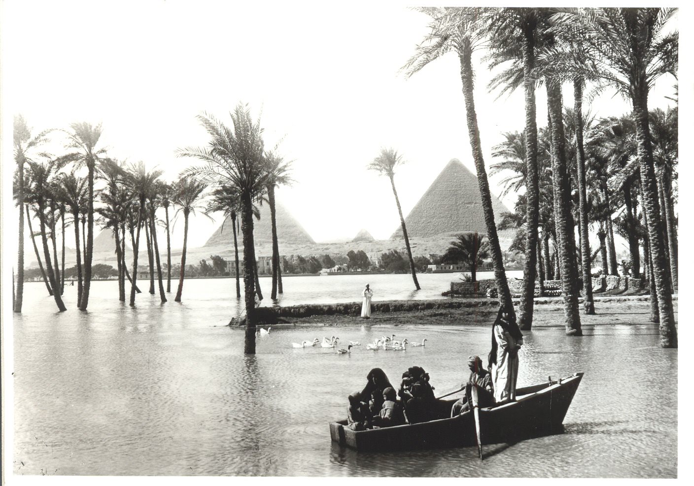 Lehnert's photographs, which span Tunisia, Egypt, and Palestine from 1903 to 1923, heavily feature people and landscapes (Courtesy Lehnert and Landrock, copyright Edouard Lambelet)