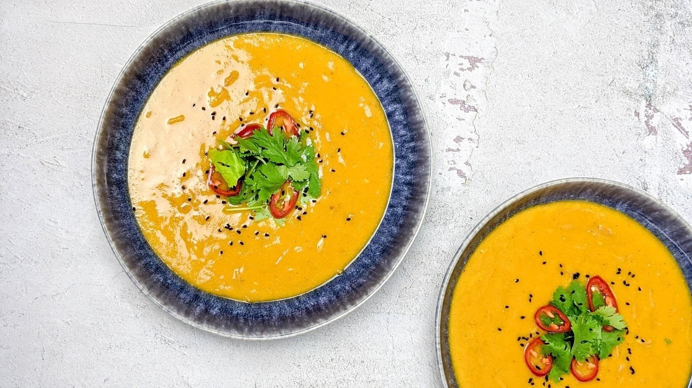 Give each bowl an individual flare with different toppings (@middleeats)