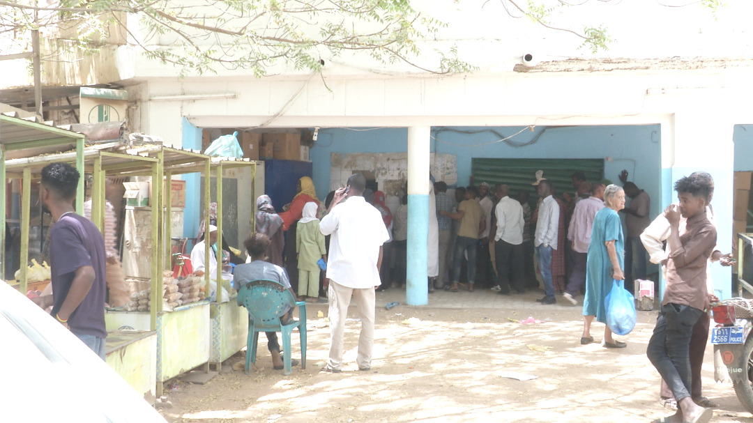 A local neighbourhood market in Khartoum (MEE/Mohammed Amin)