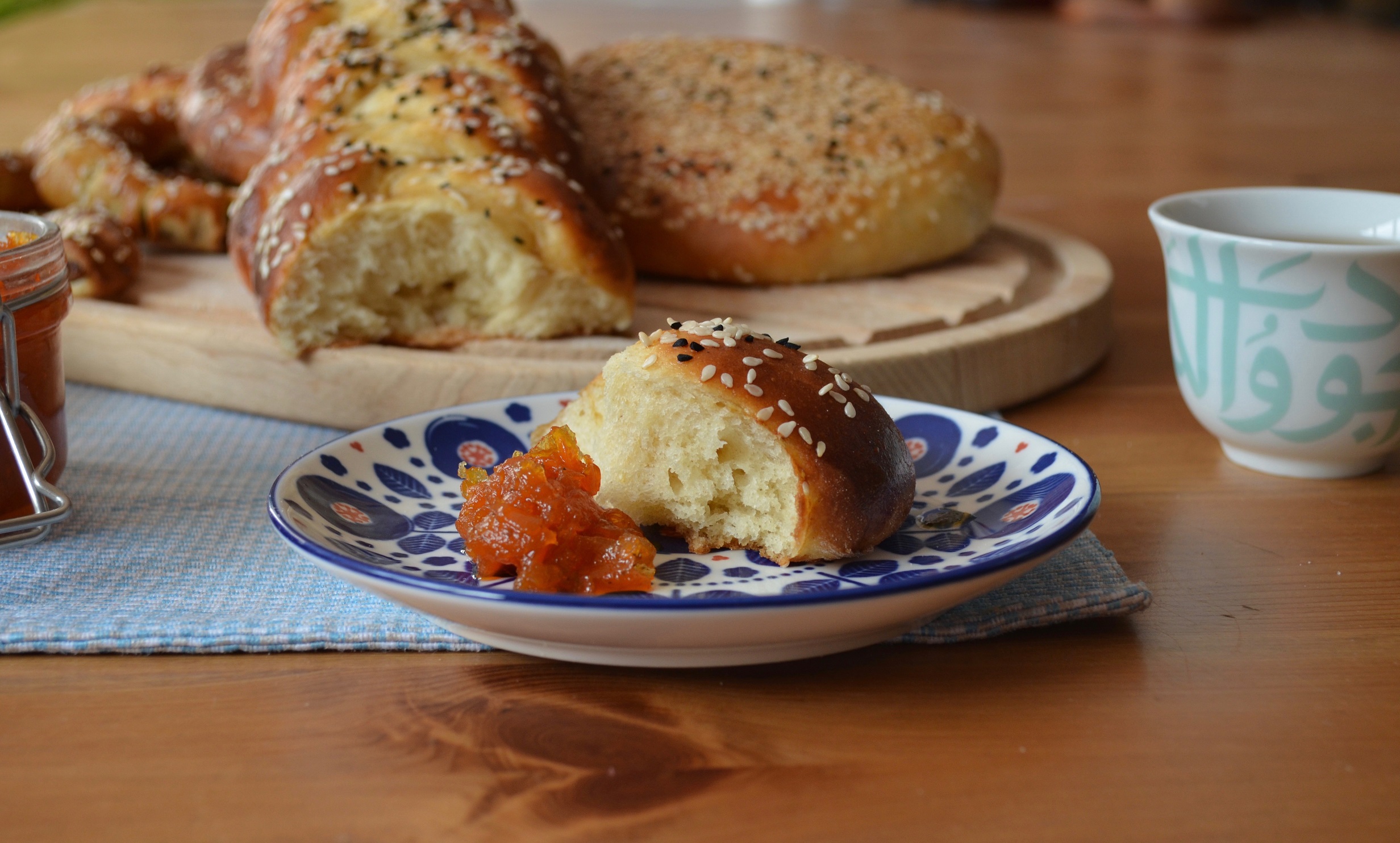 Le maarouk se déguste de préférence avec de la confiture, du beurre ou du fromage (@mounaskitchen/Instagram)
