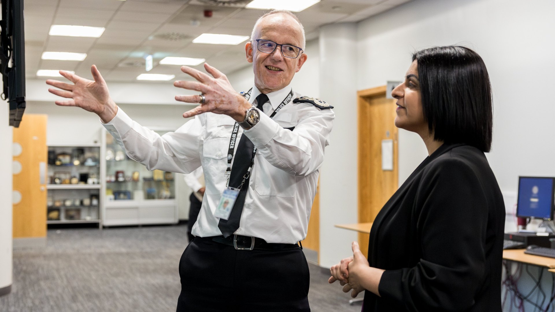Metropolitan Police chief Mark Rowley (L) and Home Secretary Shabana Mahmood, pictured in the police control room on Saturday 6 Setepmber (Home Office)