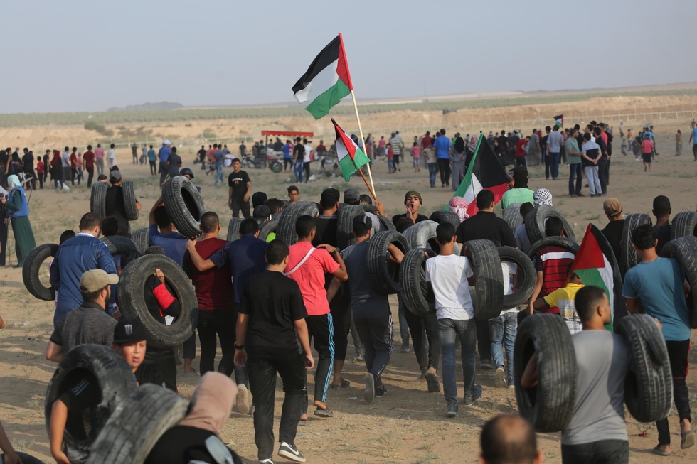 Palestinians protest in Gaza in August 2018 (Mohammed Asad/MEE)