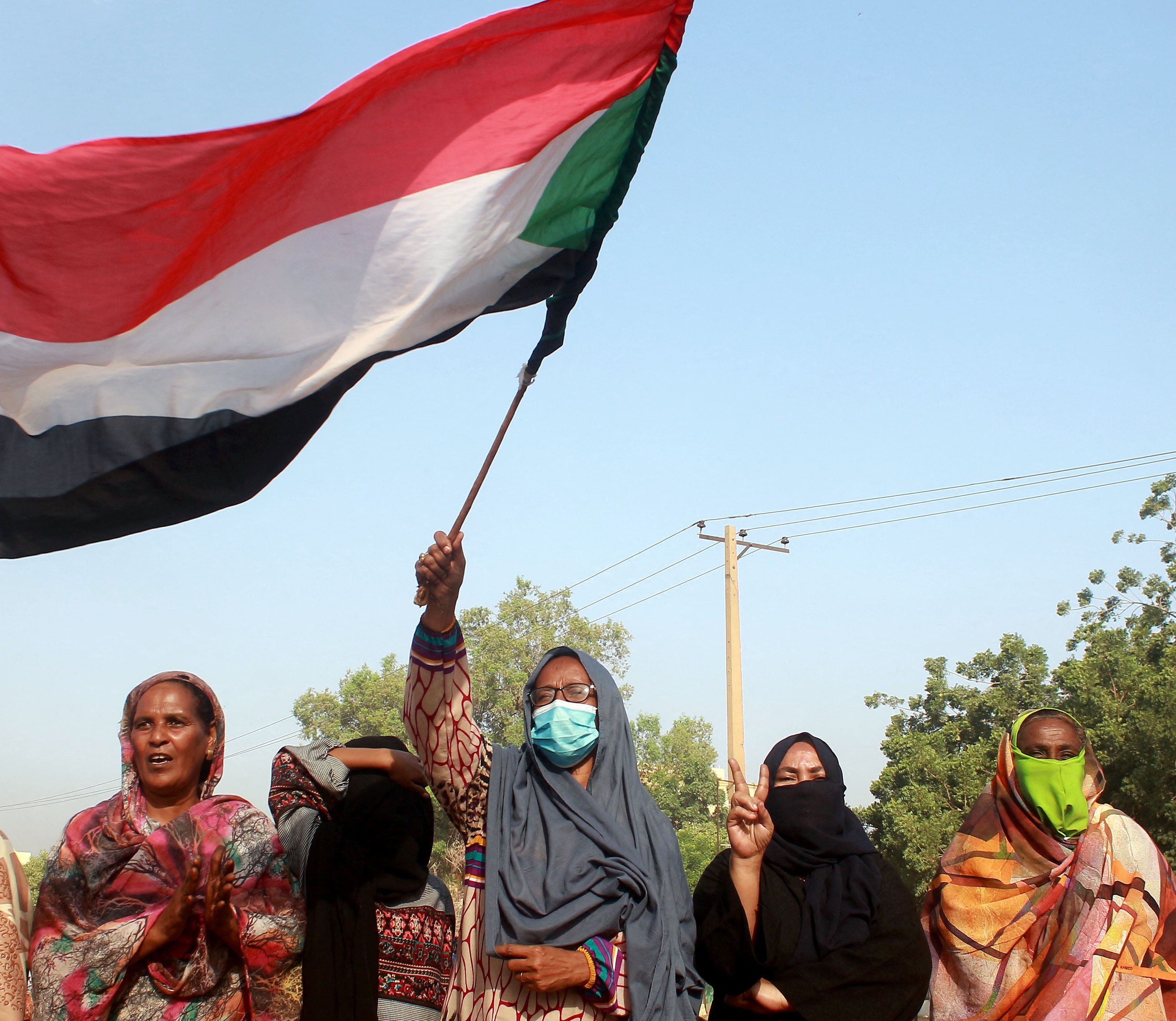 Des Soudanais protestent contre le coup d’État militaire qui a renversé la transition vers un régime civil, le 25&nbsp;octobre&nbsp;2021 à Khartoum (AFP)