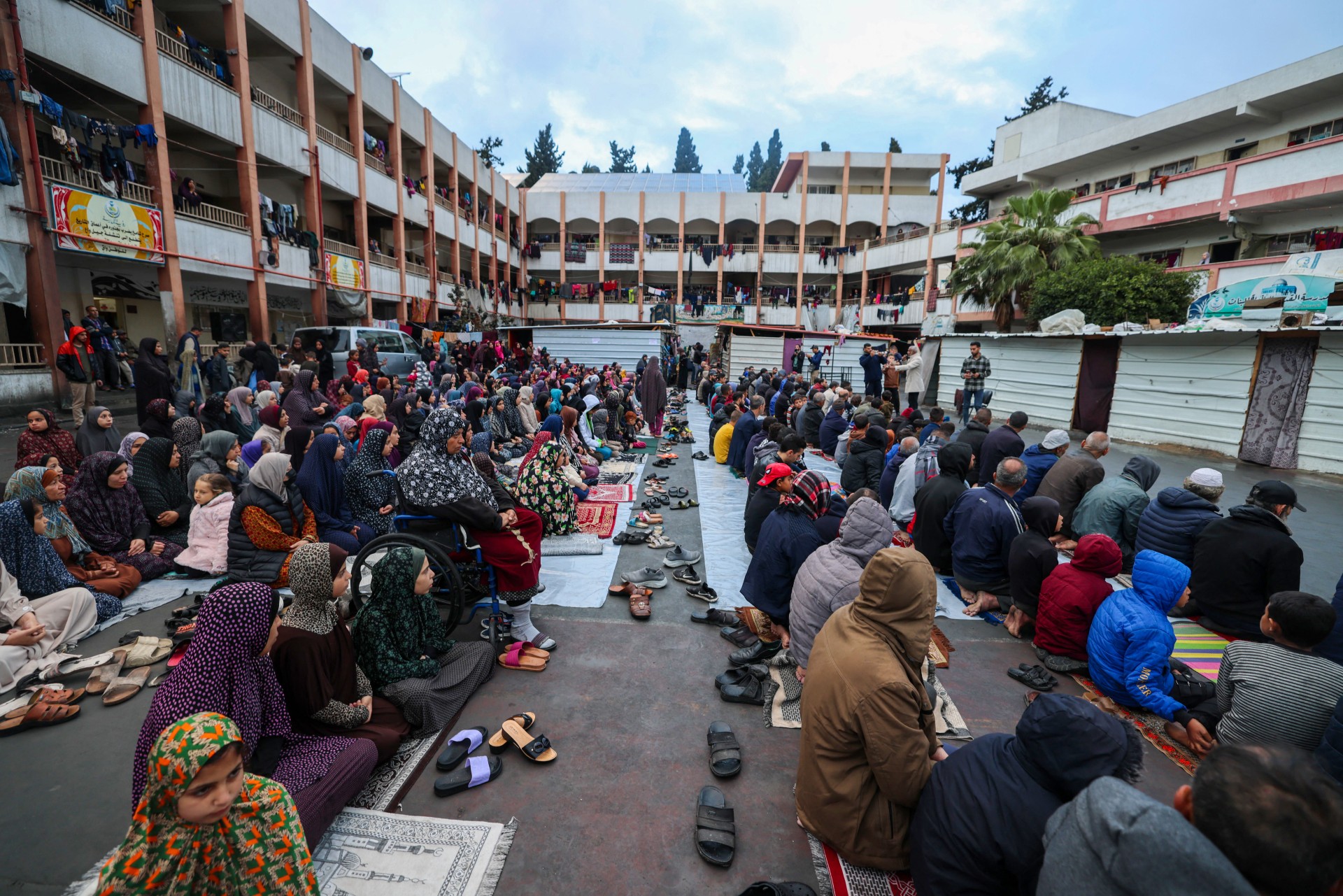 displaced palestinians eid prayer