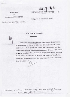 Note du ministère des Affaires étrangères signalant que les autorités d’occupation soupçonnent la Grande Mosquée de Paris de délivrer à des juifs des certificats attestant de leur confession musulmane