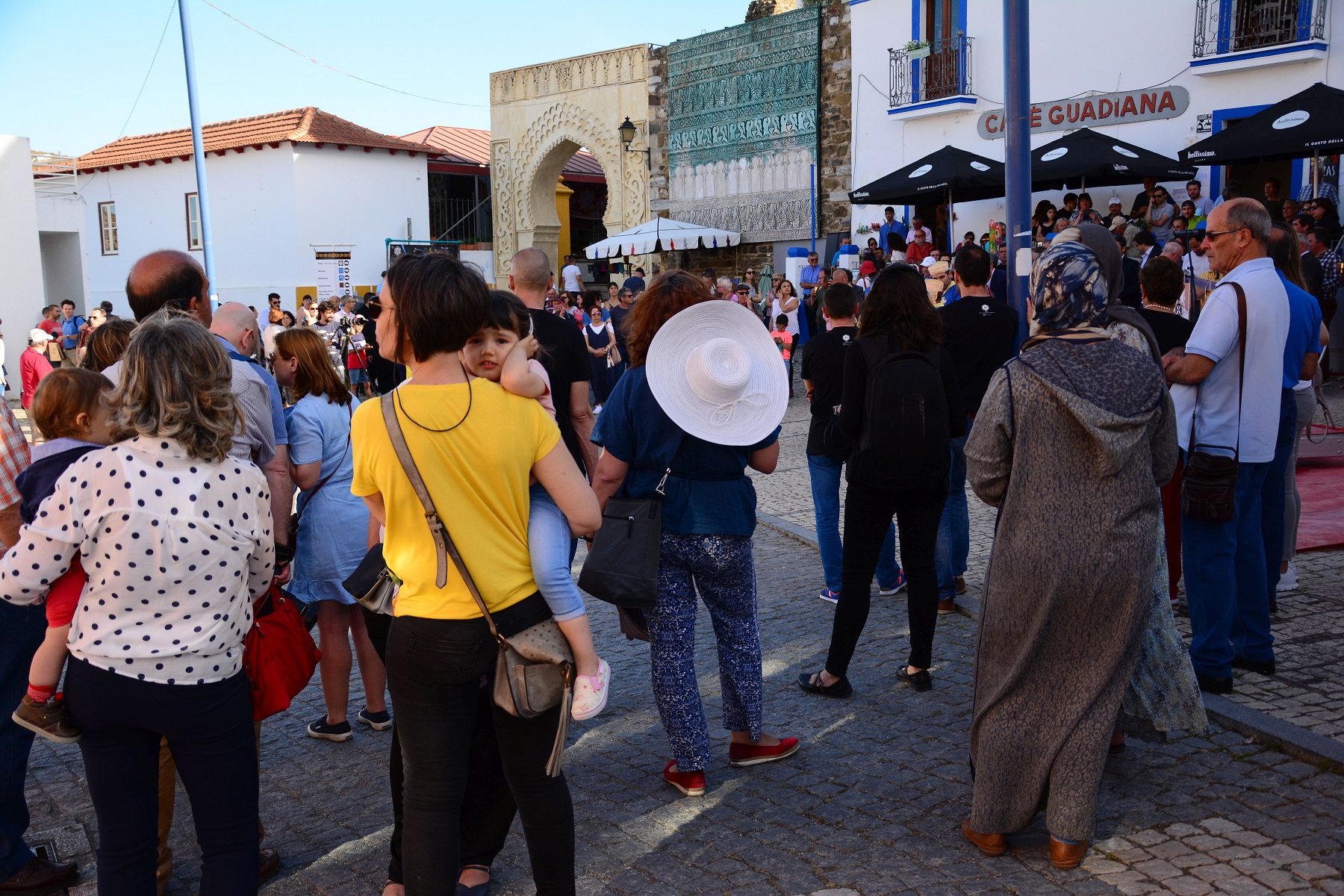 De nombreuses familles ont assisté à la cérémonie d’ouverture du festival (MEE/Marta Vidal)