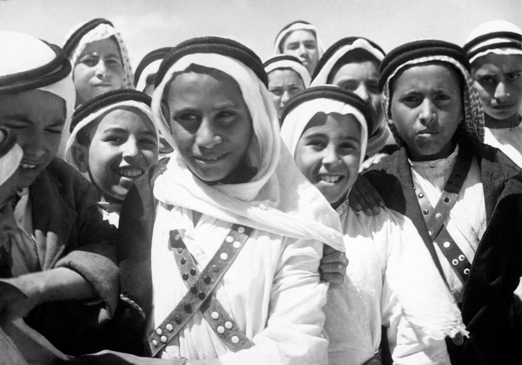 An undated picture, probably taken in 1948, shows Palestinian children from Beersheba expecting the UNSCOP (United Nations Special Committe on Palestine.