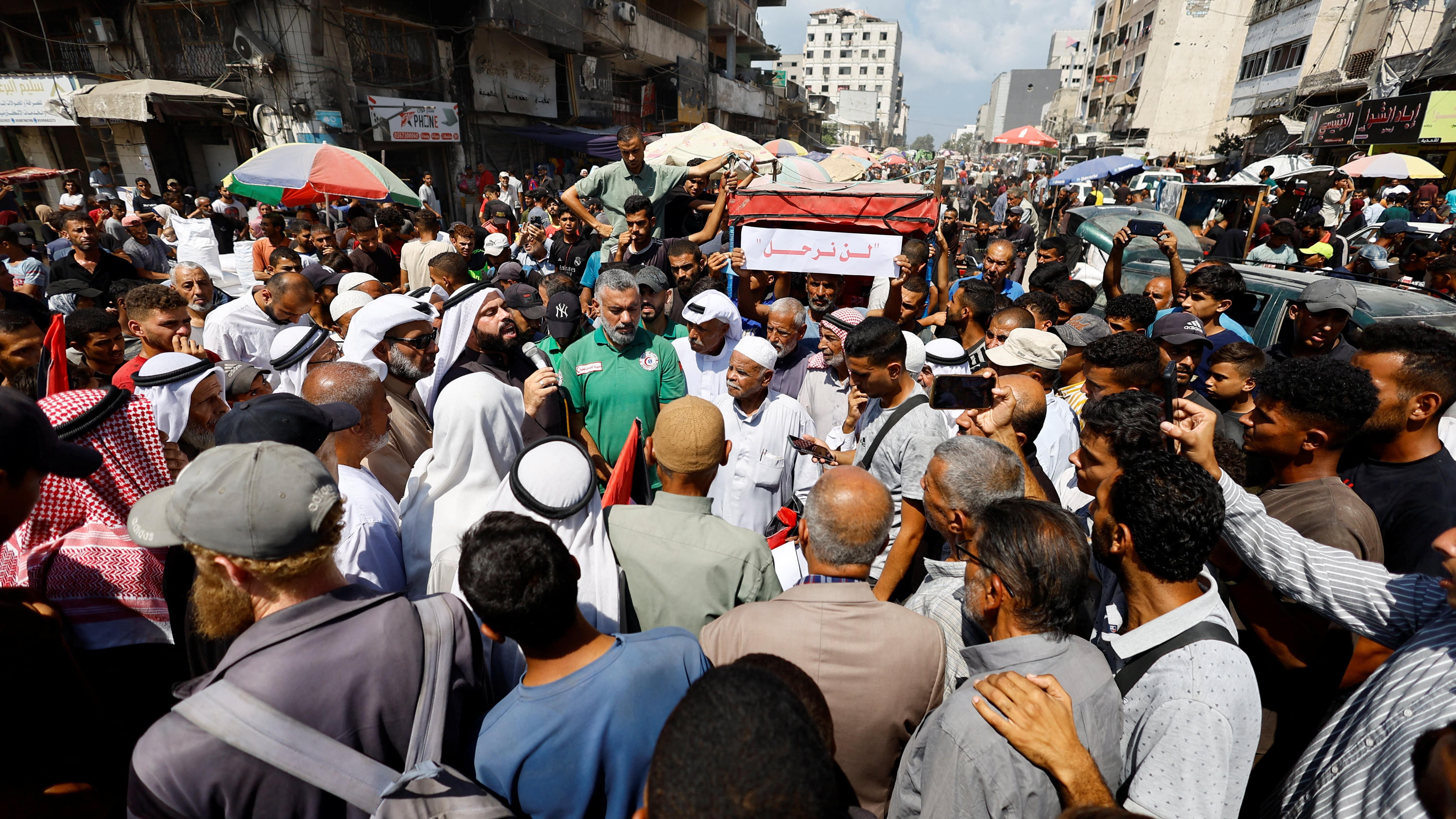 Palestinians protest against expulsion orders by the Israeli military in Gaza City, 9 September, 2025 (Reuters/Mahmoud Issa)