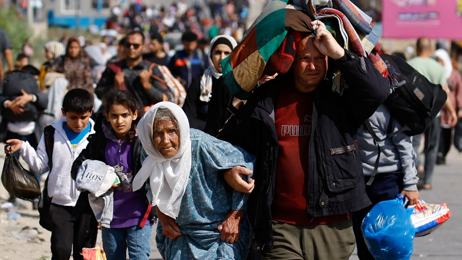 Palestinians fleeing north Gaza move southward as Israeli tanks roll deeper into the enclave, amid the ongoing conflict between Israel and Hamas, in the central Gaza Strip, 10 November 2023 (Reuters)