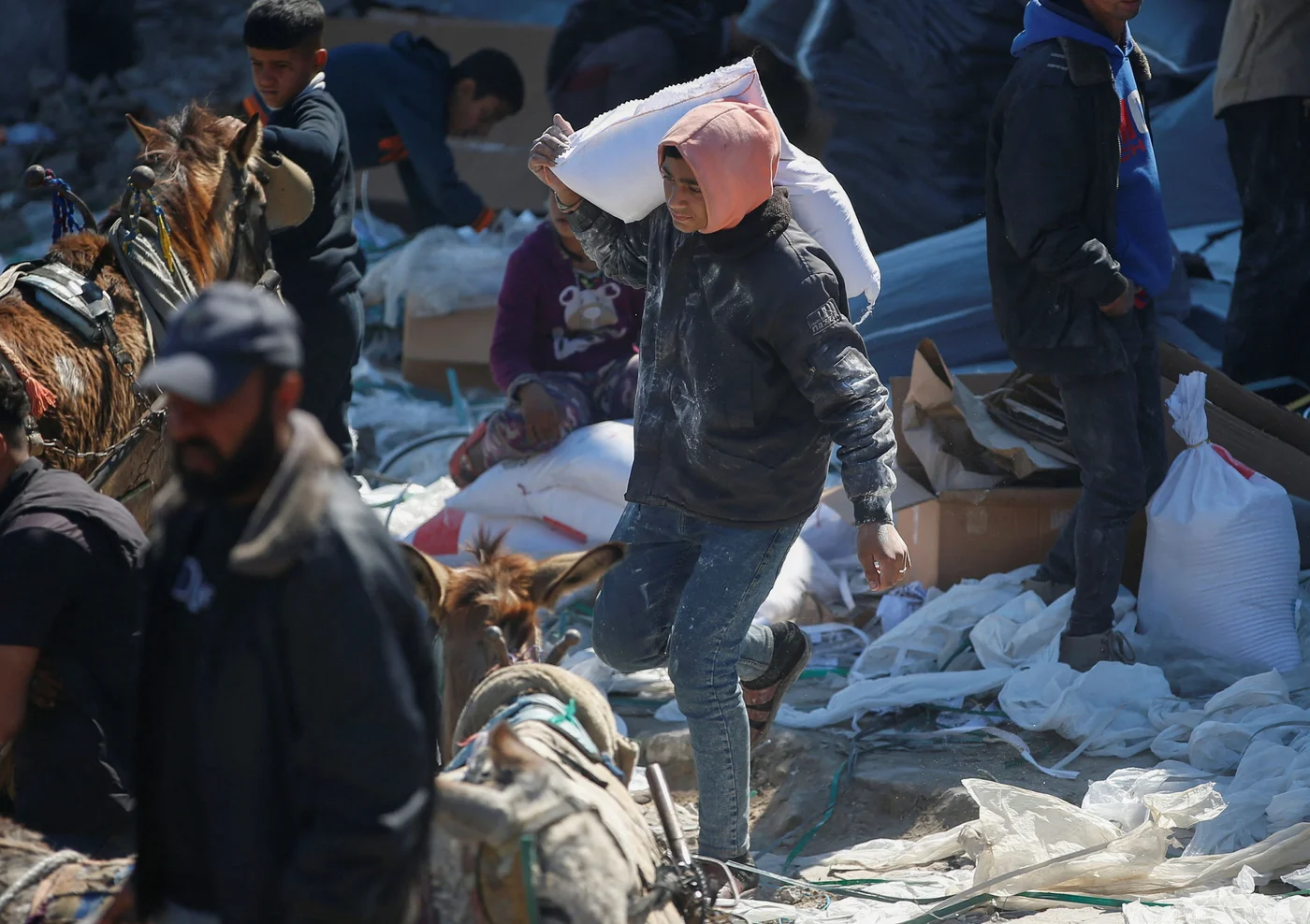 palestinians gather to receive aid 