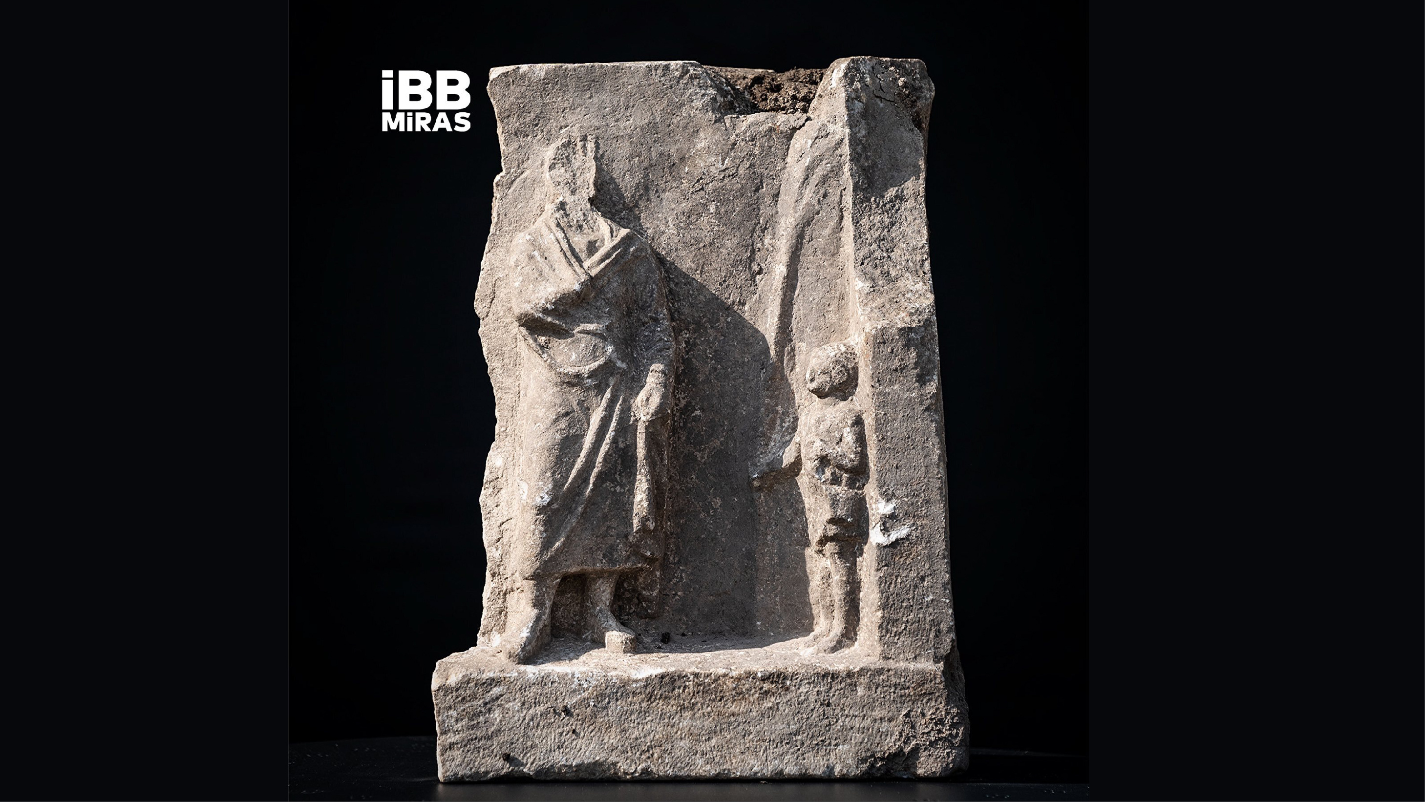 A wide angel image of a fragment of the Byzantine funerary monument. The standing figure is embedded into the rock (Istanbul Metropolitan Municipality/Twitter)