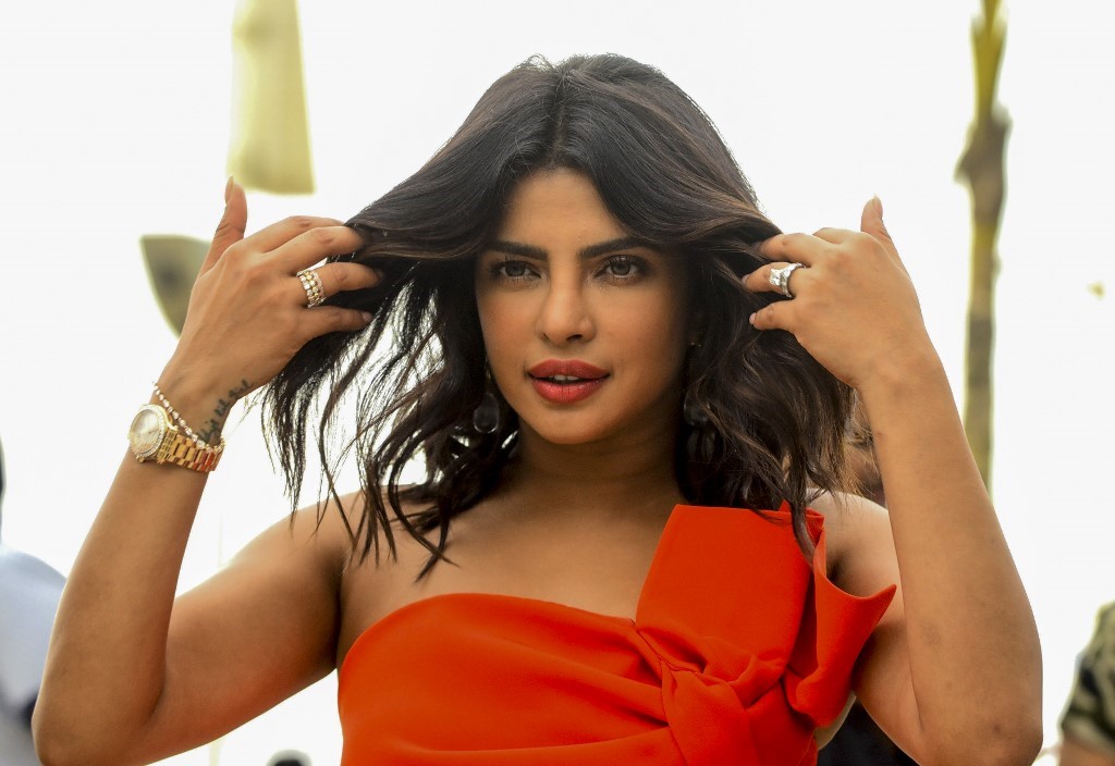 La star de Bollywood et ambassadrice de l’UNICEF pour la paix Priyanka Chopra a été critiquée pour avoir prôné la guerre avec le Pakistan au Cachemire (AFP)