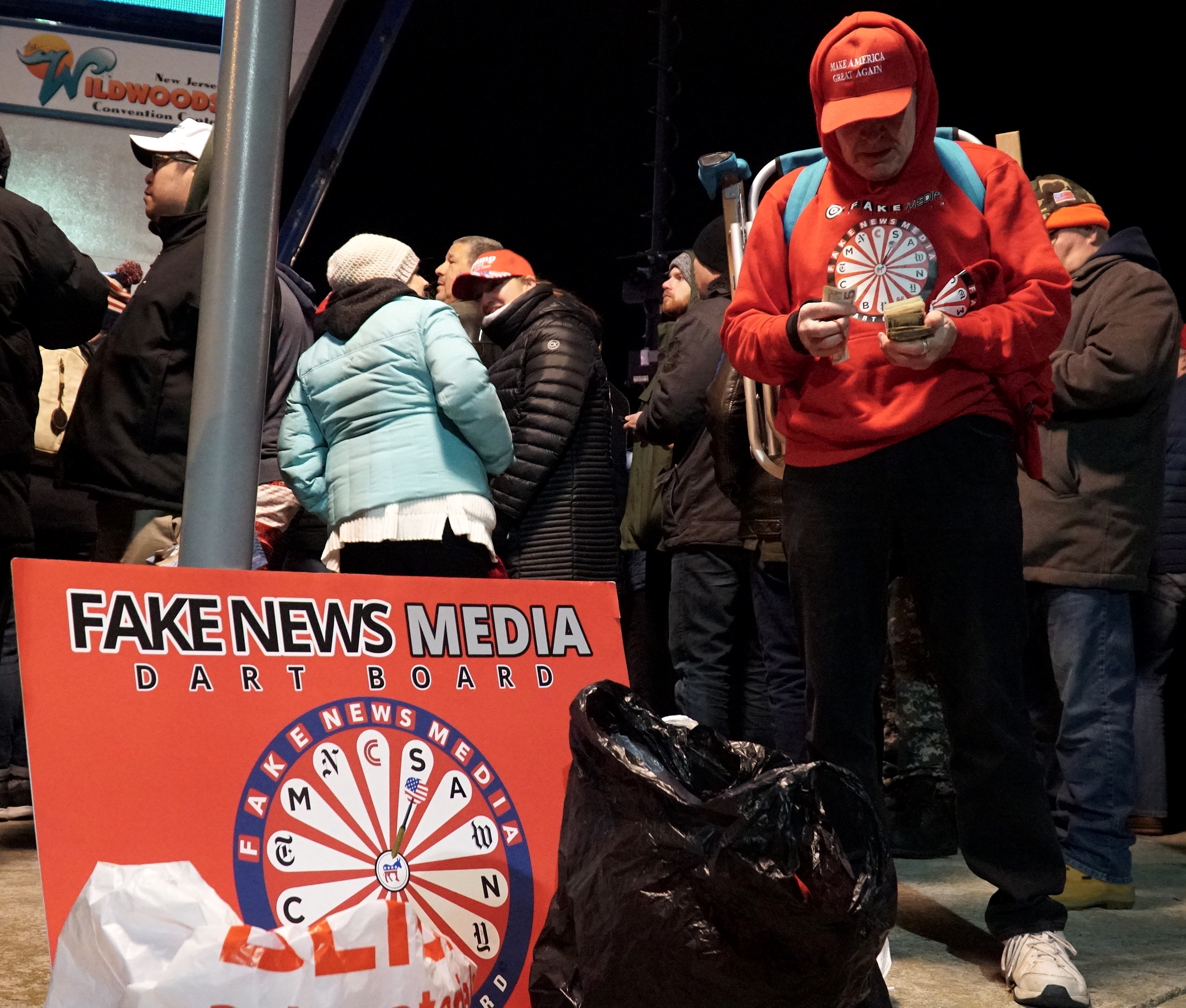 Attacking the news media makes good business sense (Azad Essa/MEE)