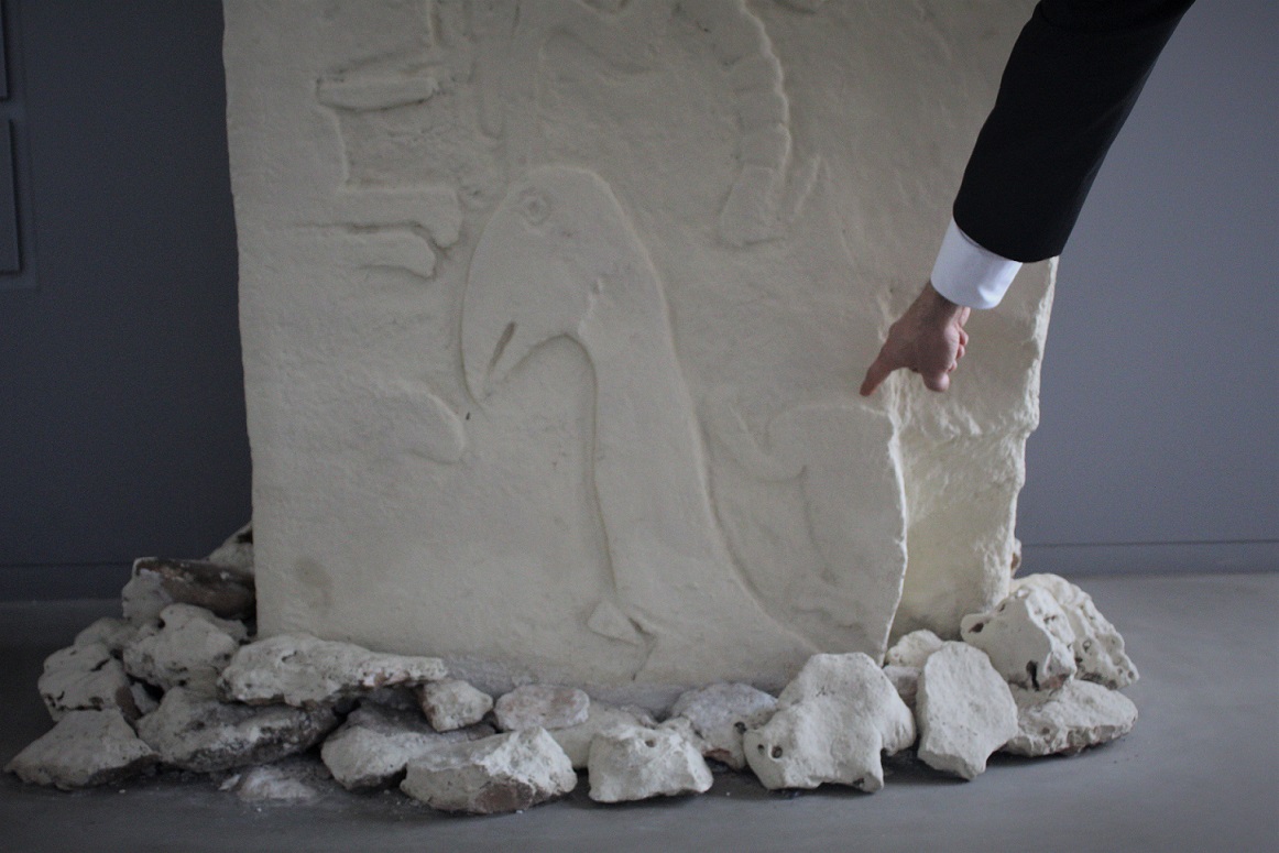 Tête d’oiseau sculptée sur une pierre extraite du site et exposée au musée (MEE/Nimet Kıraç)