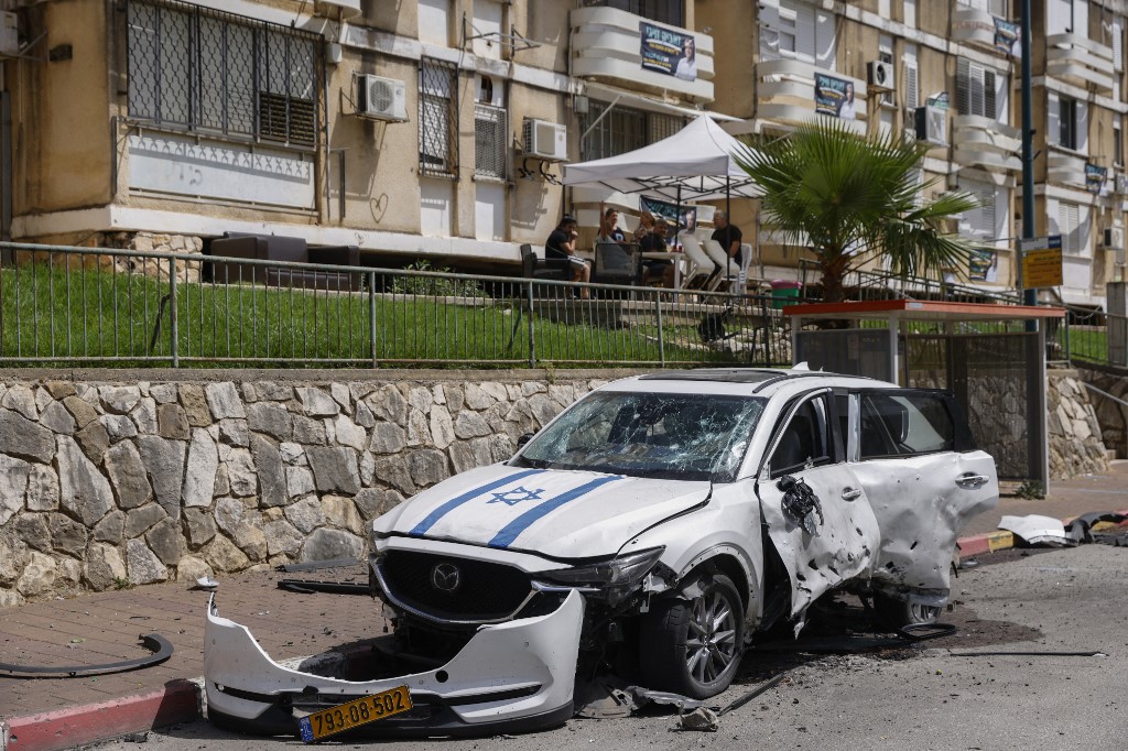 A damaged car hit by rockets fired from southern Lebanon in the northern Israeli city of Kiryat Shmona near the Lebanese border, 5 May 2024 (Jalaa Marey/AFP)