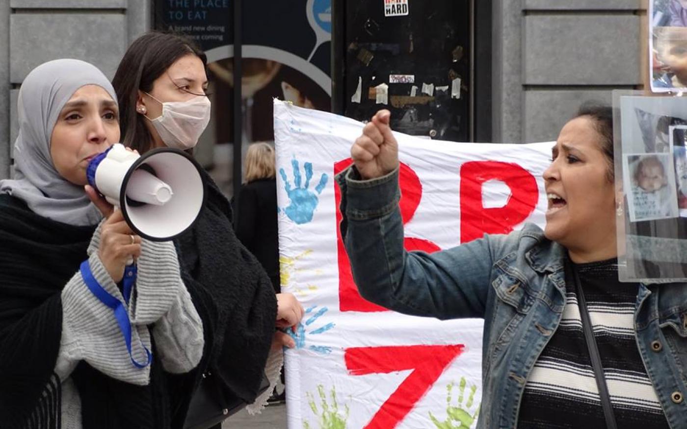 Samira Laakel, right,demonstrates for the repatriation of the children of deceased fighters, Brussels (Facebook)