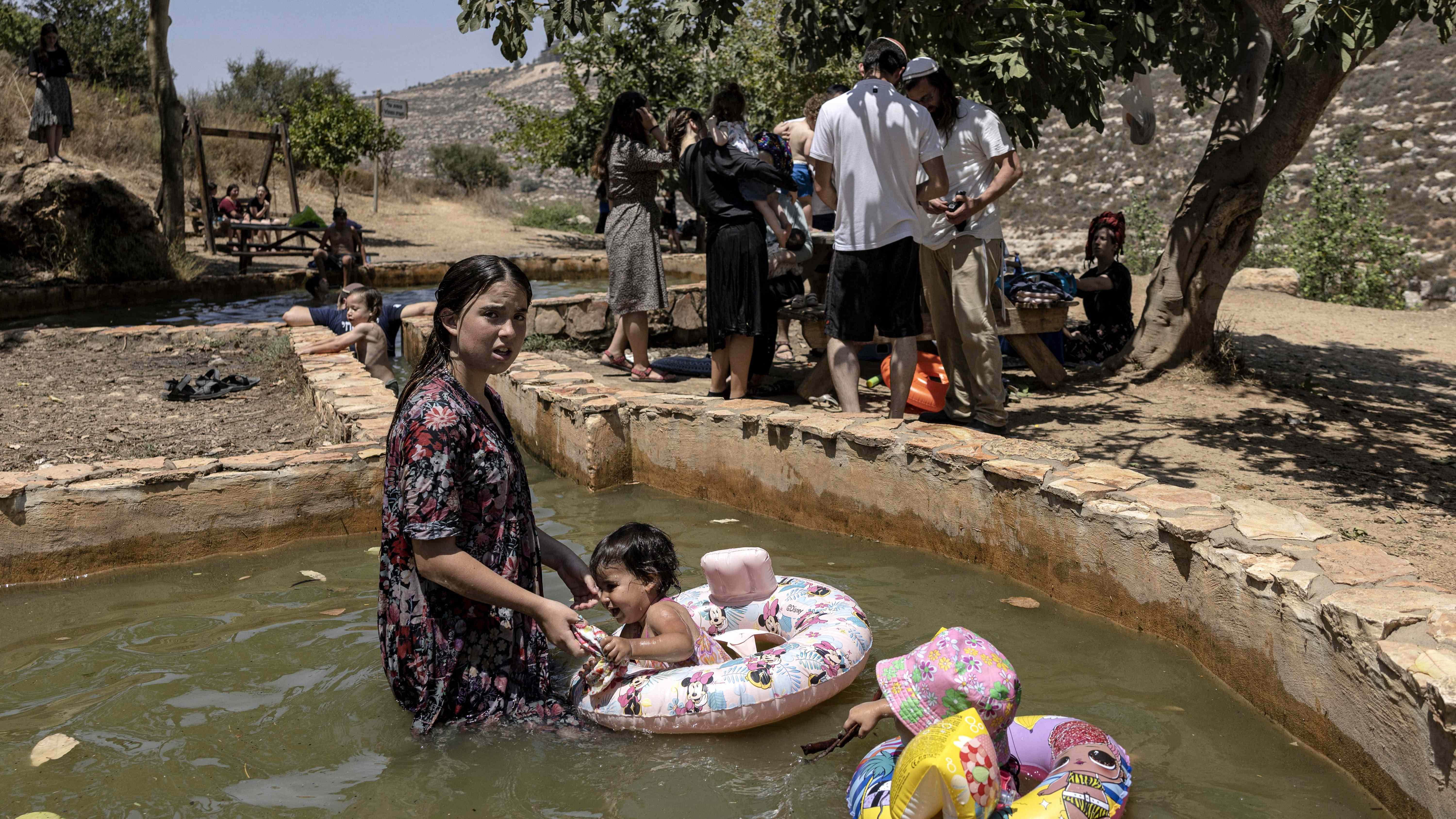 settlers-pool-west-bank-afp-menahem-kahana