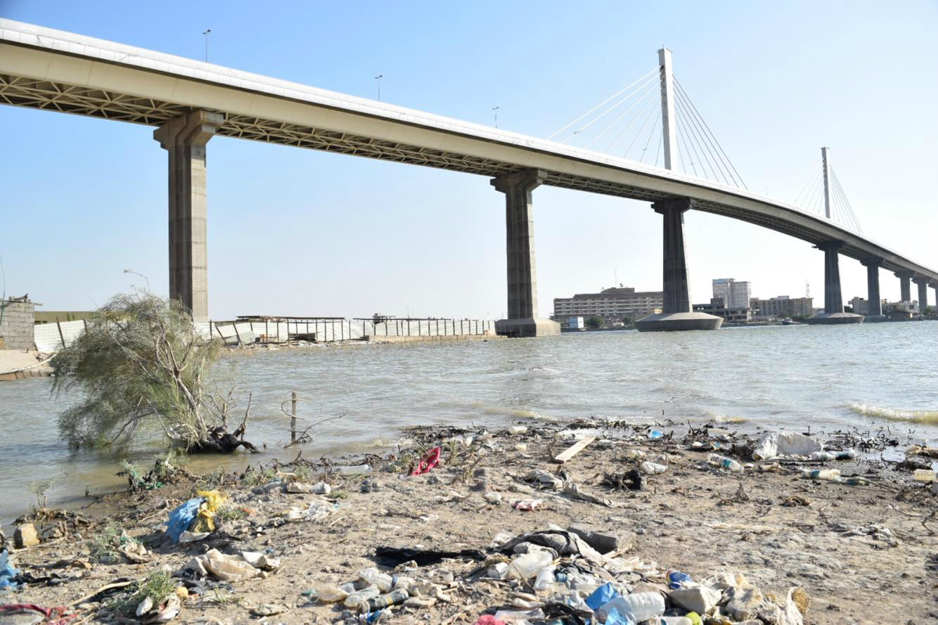 In late 2018, more than 100,000 Iraqis were hospitalised as a result of water-related illnesses (MEE/Azhar Al-Rubaie)