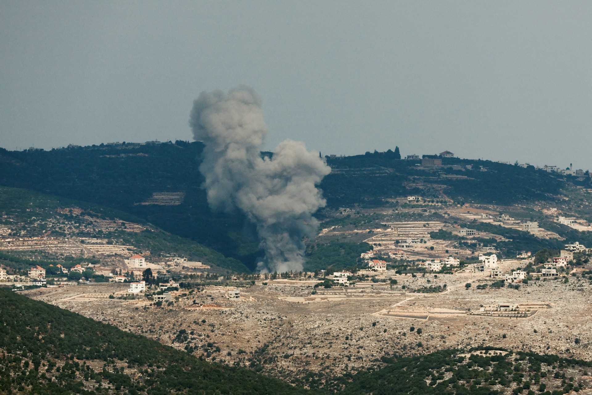 israeli air strike lebanon 