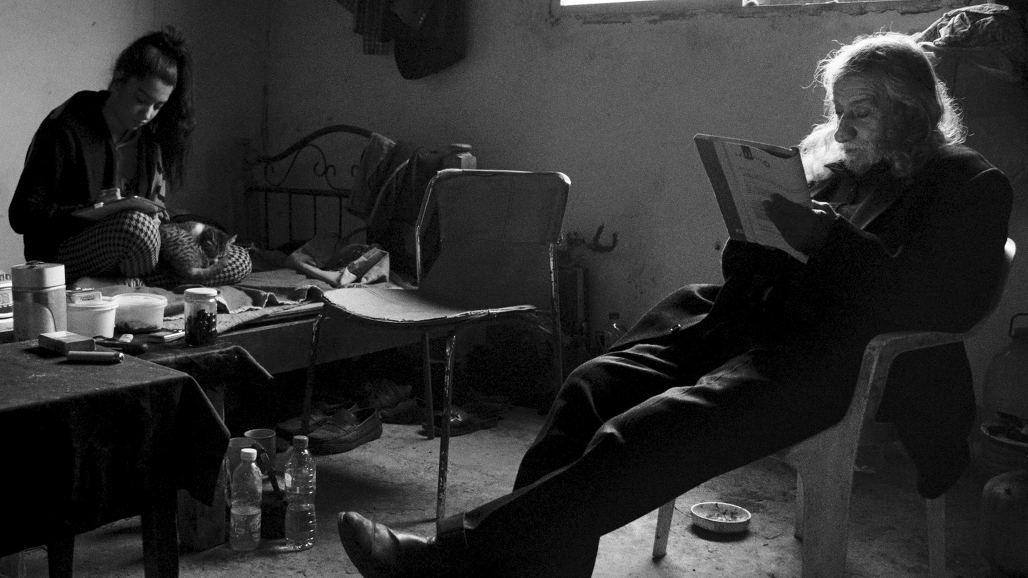 The film follows the life of a family of six in the Shatila camp. We discover a family grieving the loss of their youngest daughter who died during the 2020 Beirut port explosion (Giovanni C. Lorusso)