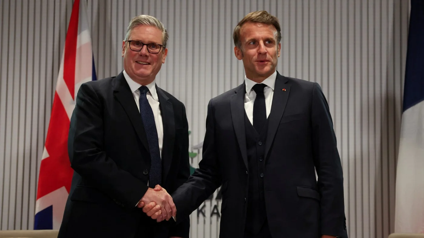 British Prime Minister Keir Starmer and France's President Emmanuel Macron during a bilateral meeting at the G7 summit, in Kananaskis, Alberta, Canada, 16 June 2025 (Suzanne Plunkett/Reuters)