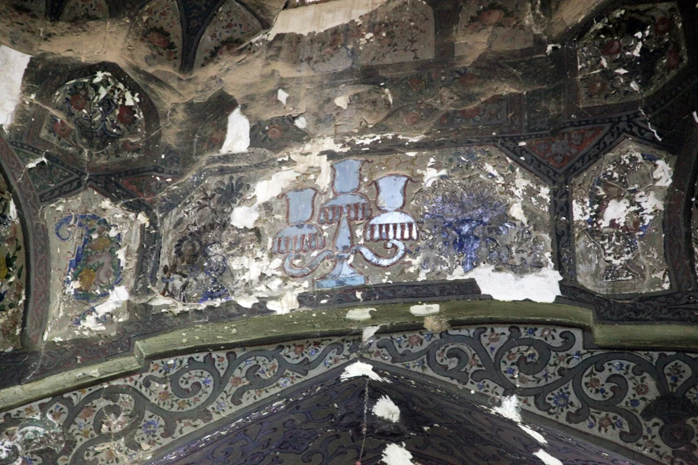 During Saddam Hussein’s era of Arabisation, the Hebrew inscriptions were covered in white paint, but have since been uncovered again