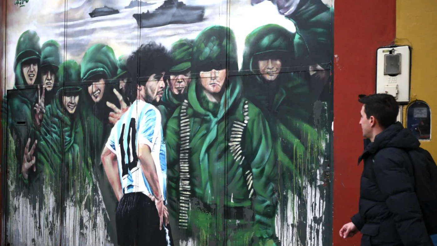 A mural depicting Argentine football legend Diego Maradona and Argentine soldiers in the Falklands War, in Buenos Aires, on 14 July 2026 (AFP)