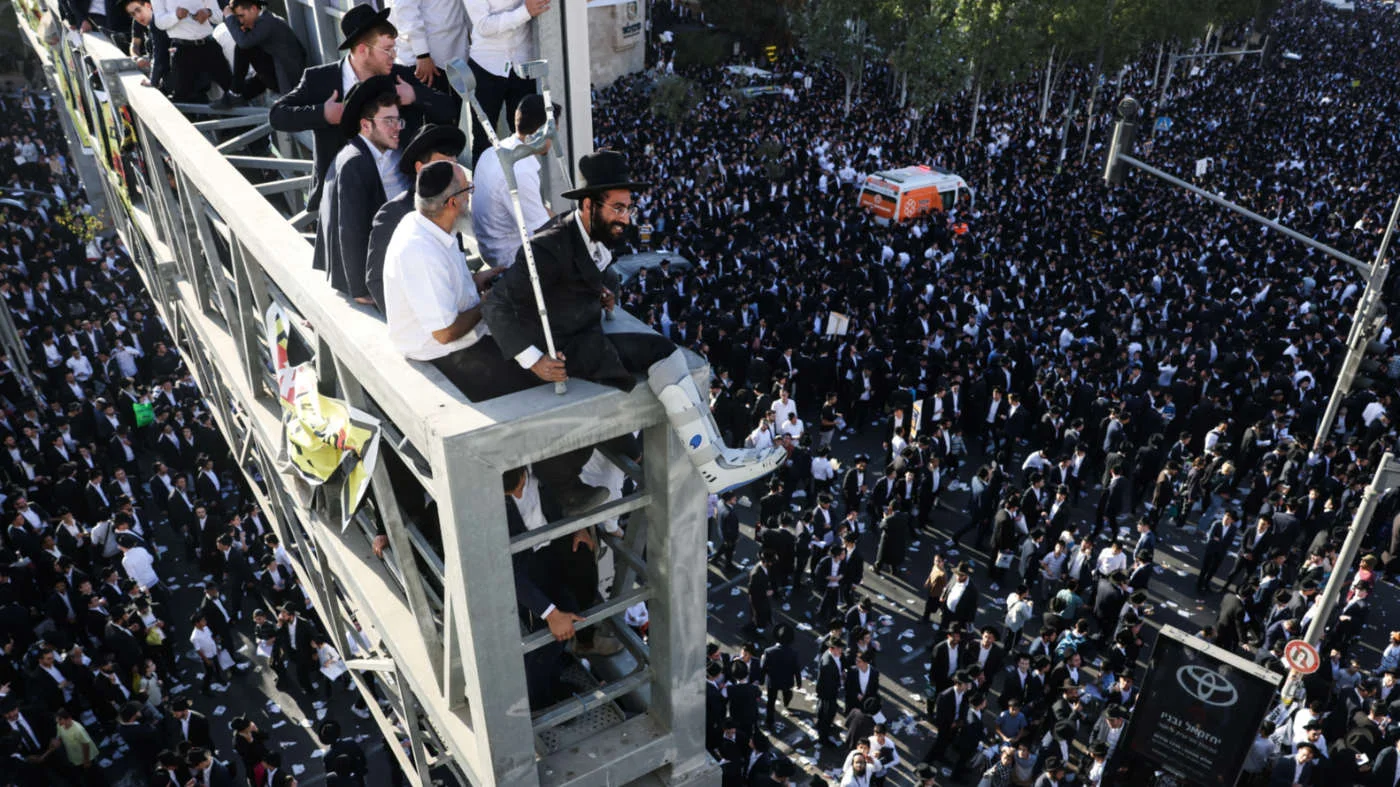 Hundreds of thousands of ultra-Orthodox Jews protests against conscription into Israel's military in Jerusalem on 30 October 2025 (AFP)