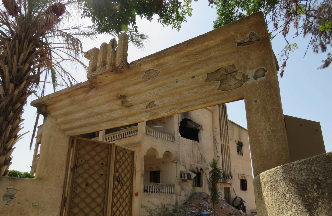 A damaged home in Ain Zara. This neighbourhood was on the frontline of the LNA assault on the Libyan capital (MEE/Daniel Hilton)