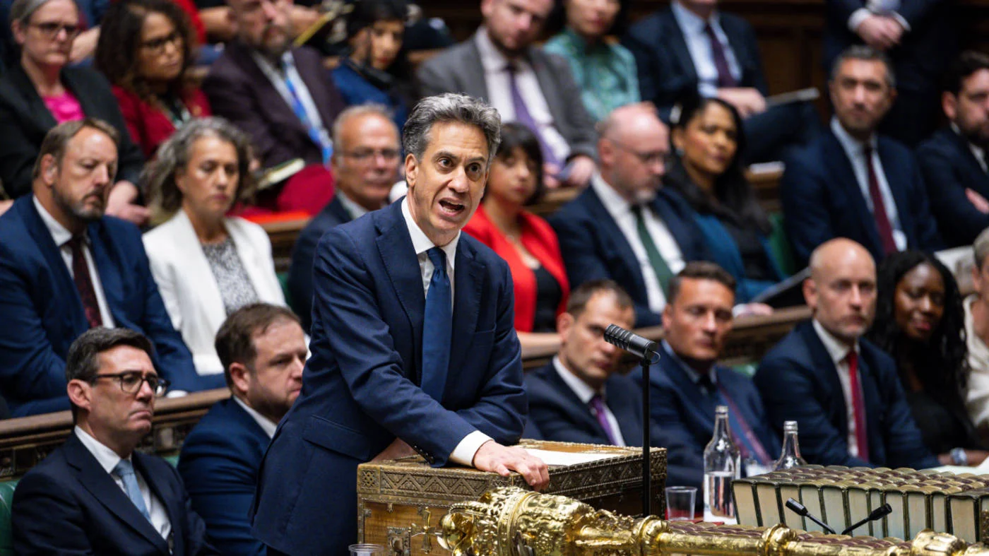 UK Foreign Prime Minister Ed Milliband announces the UK sanctions against Israeli settlements in the occupied West Bank on 8 September 2026 (House of Parliament/AFP)