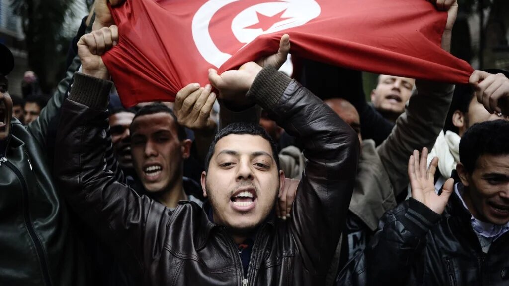 Pour Aziz Krichen, les soulèvements populaires de 2011, notamment en Tunisie (en photo) et en Égypte, avaient essentiellement des raisons économiques et sociales (AFP)
