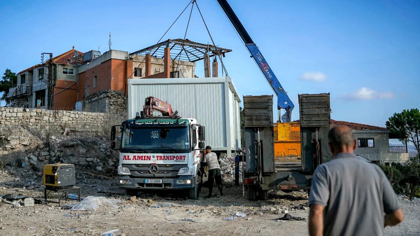 Workers set up a prefabricated house for families whose homes were destroyed in fighting between Hezbollah and Israel in Zawtar al-Gharbiyeh, southern Lebanon, 21 September 2026 (Ammar Ammar/AFP)