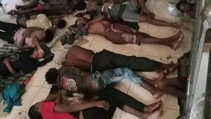 Un centre de détention pour migrants en Arabie saoudite, où ses occupants vivent entassés (photo fournie)