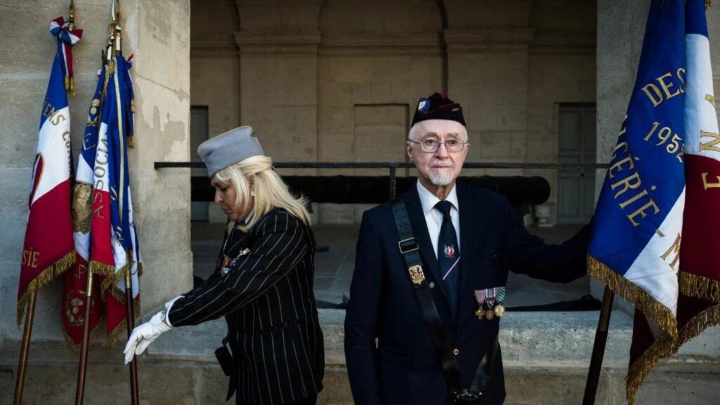  Un ancien harki lors de la célébration de la Journée nationale d’hommage aux harkis, le 25 septembre 2018, aux Invalides, Paris (Philippe Lopez/AFP)