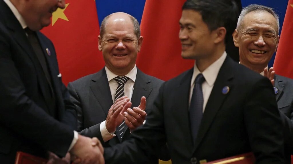 « Alors que la Chine défie l’Occident avec l’intégration eurasienne, le plus grand changement géopolitique de ce conflit n’est pas l’alignement de Kiev avec ses voisins, mais celui de Berlin » - Marco Carnelos (AFP/Andy Wong)