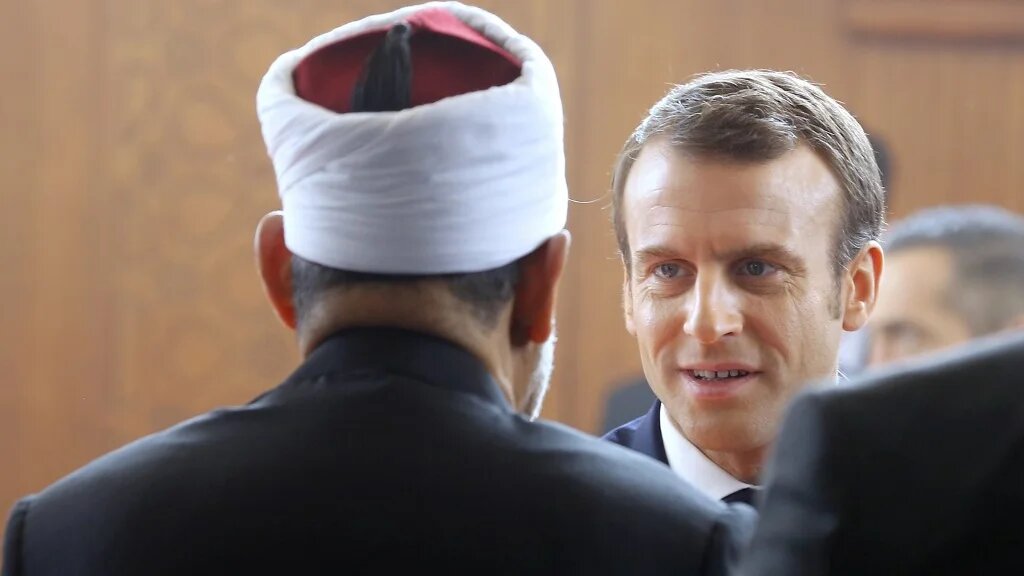 Emmanuel Macron et l’imam d’al-Azhar, Ahmed al-Tayeb, au Caire, le 29 janvier 2019 (AFP)