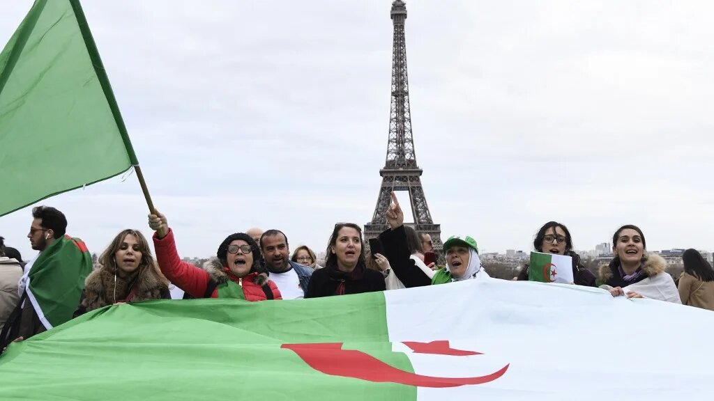 Manifestation du hirak à Paris, le 8 mars 2019 (AFP)
