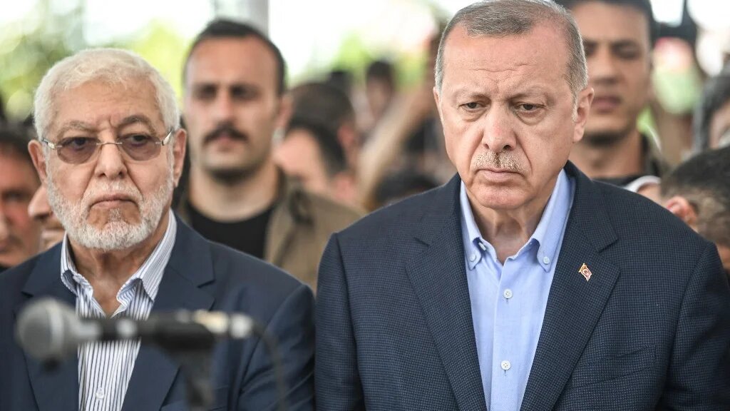 Recep Tayyip Erdoğan assiste à une cérémonie symbolique pour l’ancien président égyptien Mohammed Morsi au lendemain de sa mort au Caire, le 18 juin 2019, à Istanbul (AFP) 